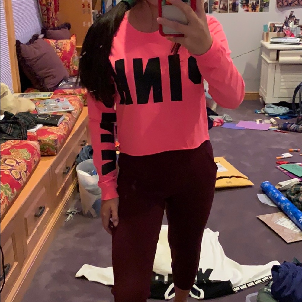 🌍cropped pink shirt